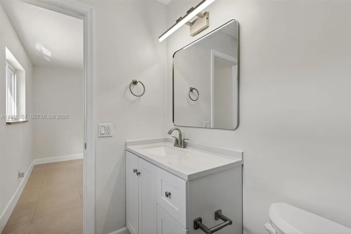 6740 Arthur St, Hollywood FL 33024