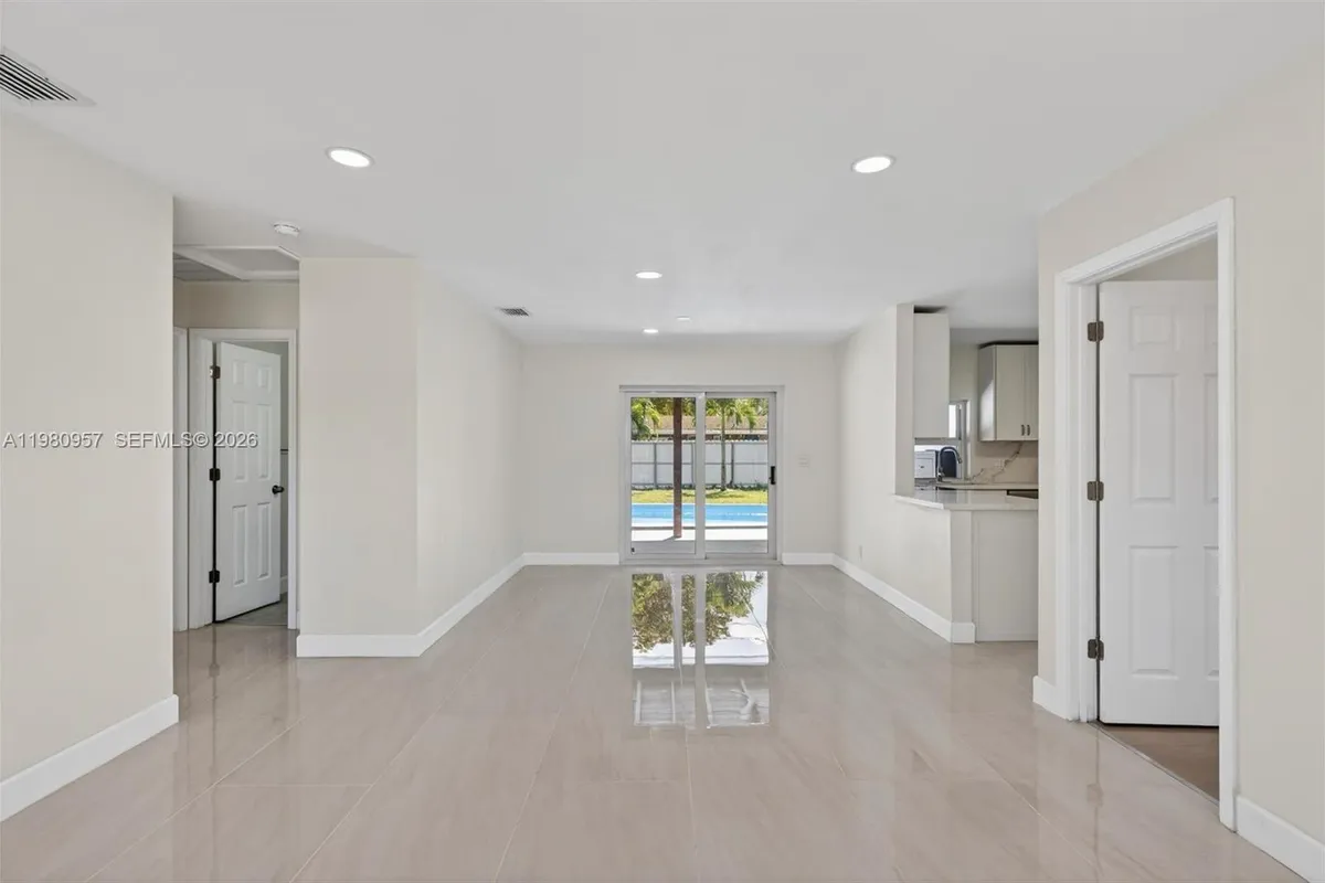 6740 Arthur St, Hollywood FL 33024