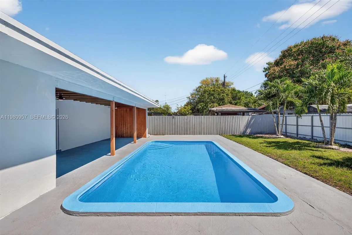 6740 Arthur St, Hollywood FL 33024