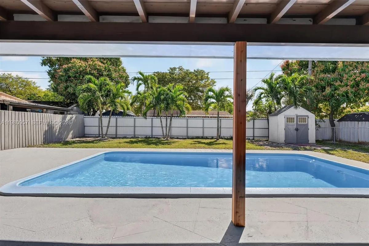 6740 Arthur St, Hollywood FL 33024