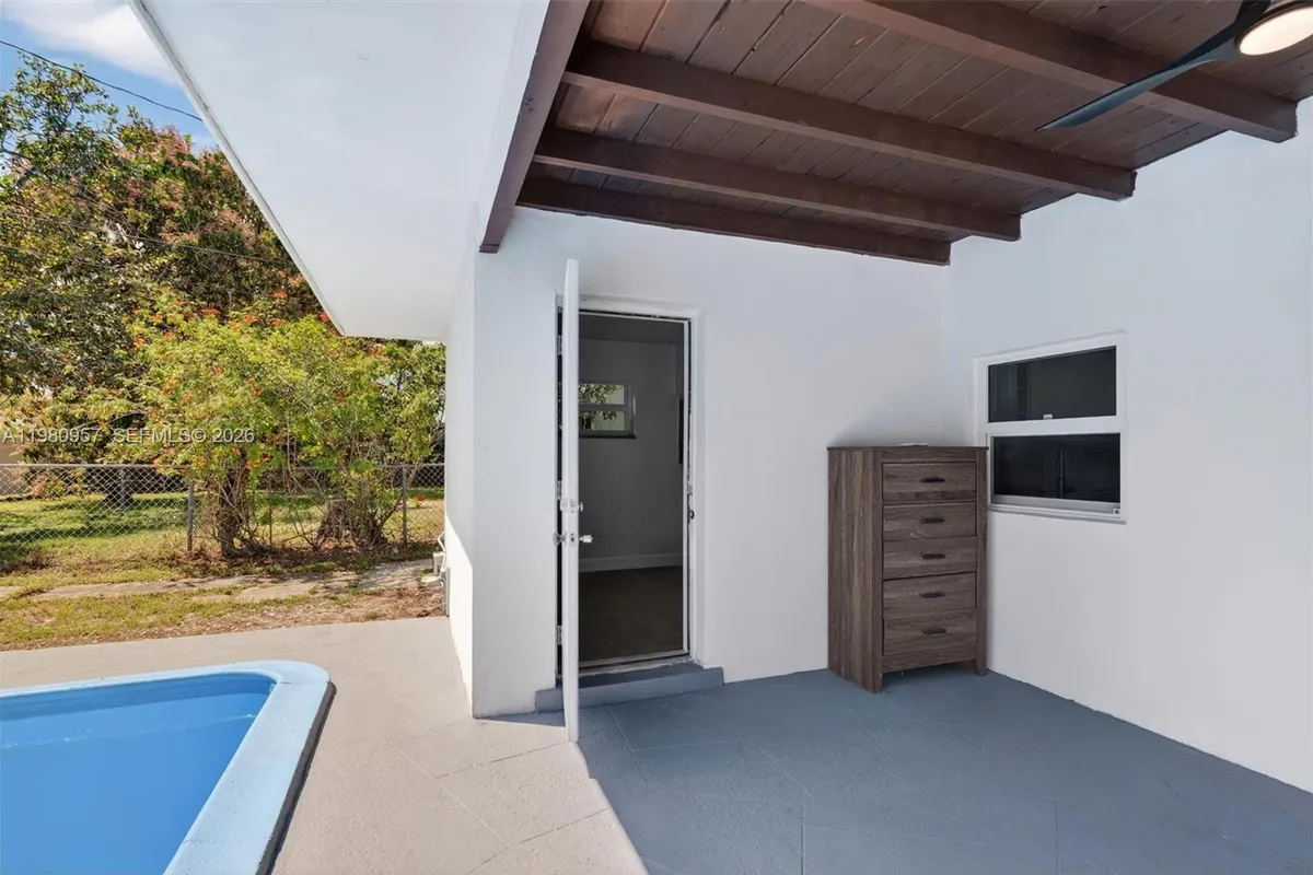 6740 Arthur St, Hollywood FL 33024