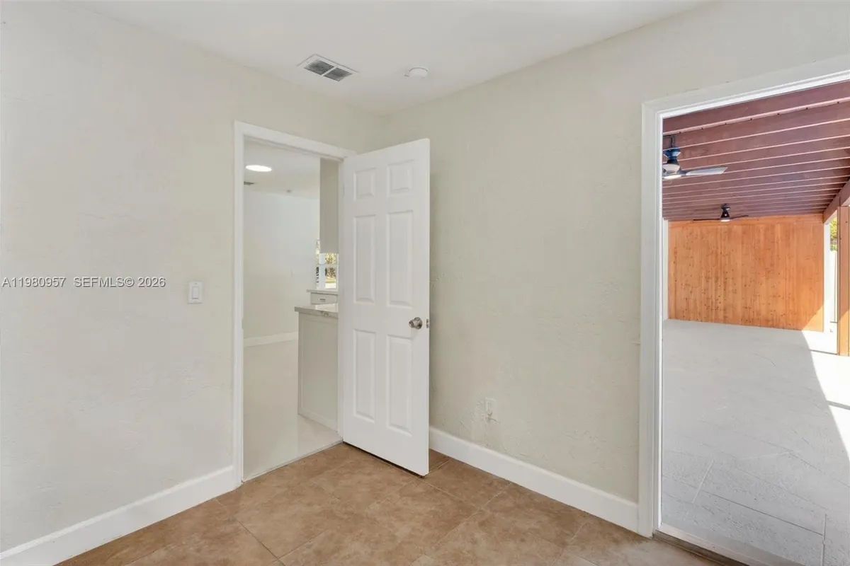 6740 Arthur St, Hollywood FL 33024