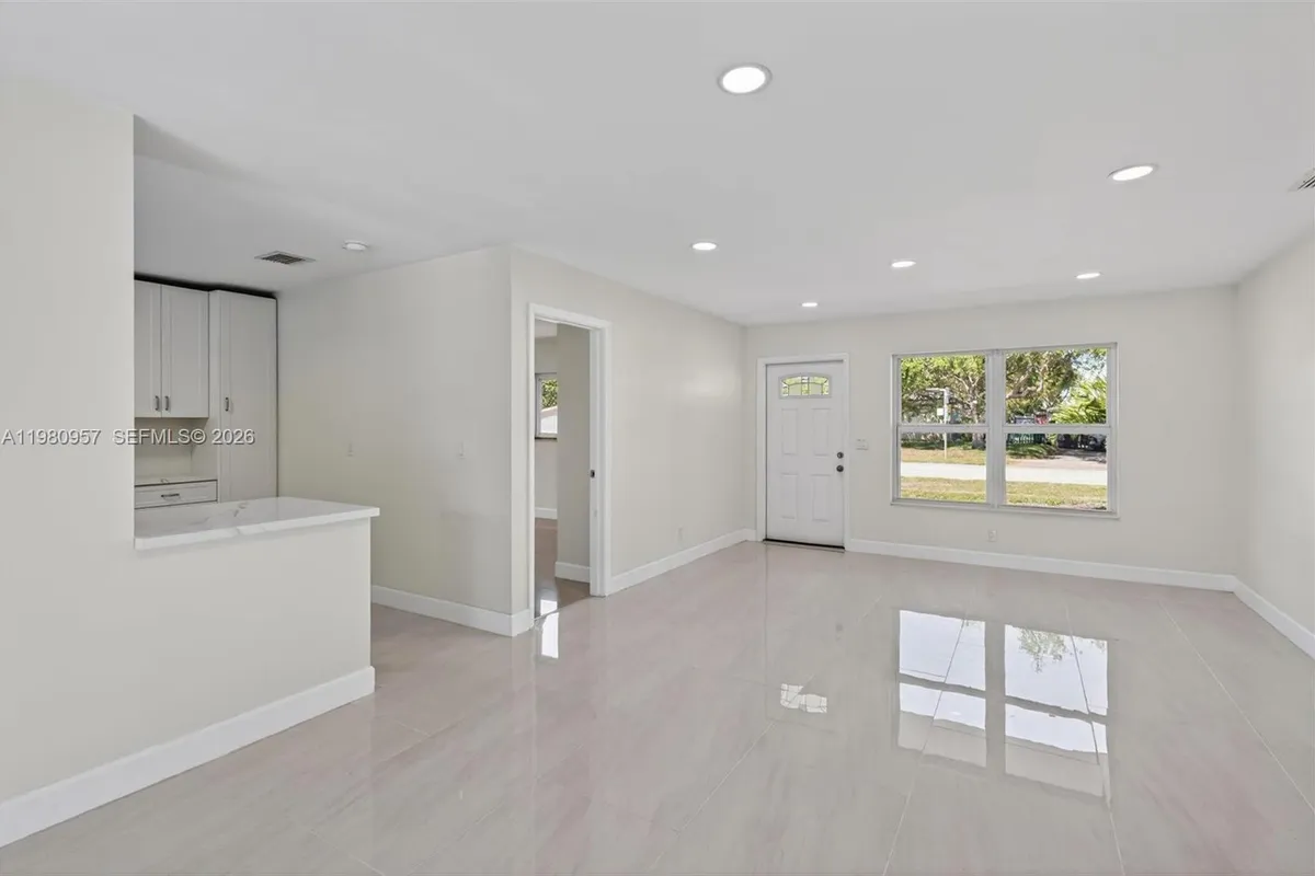 6740 Arthur St, Hollywood FL 33024