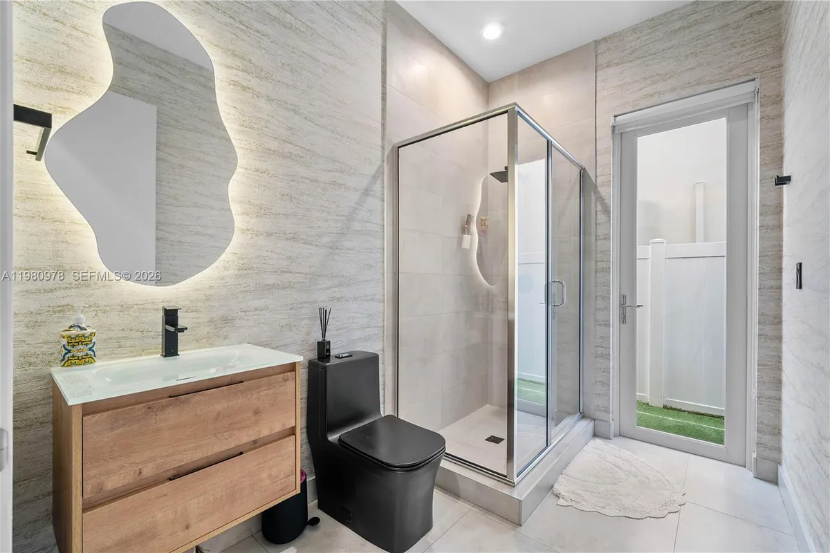 7453 NW 100th Ct, Doral FL 33178