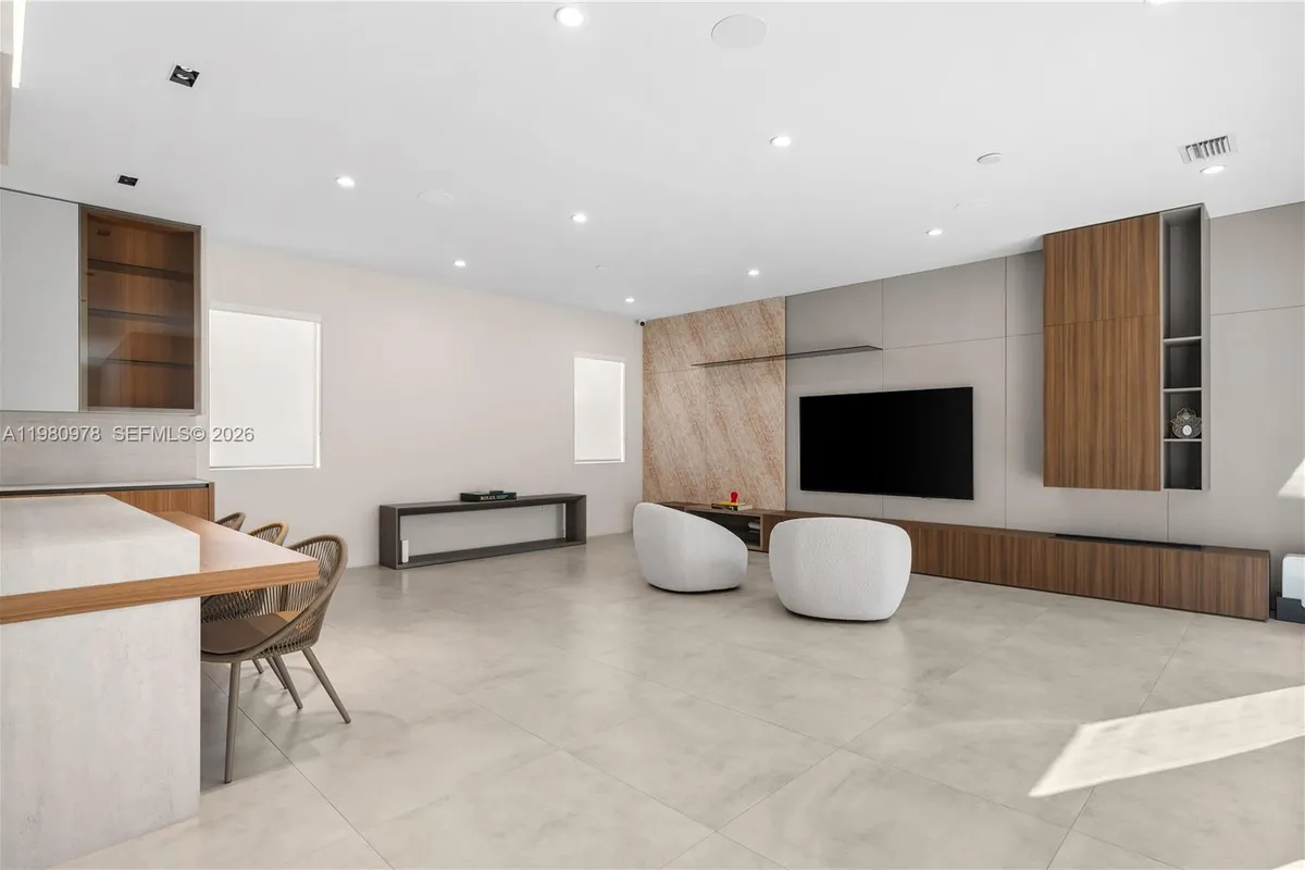 7453 NW 100th Ct, Doral FL 33178