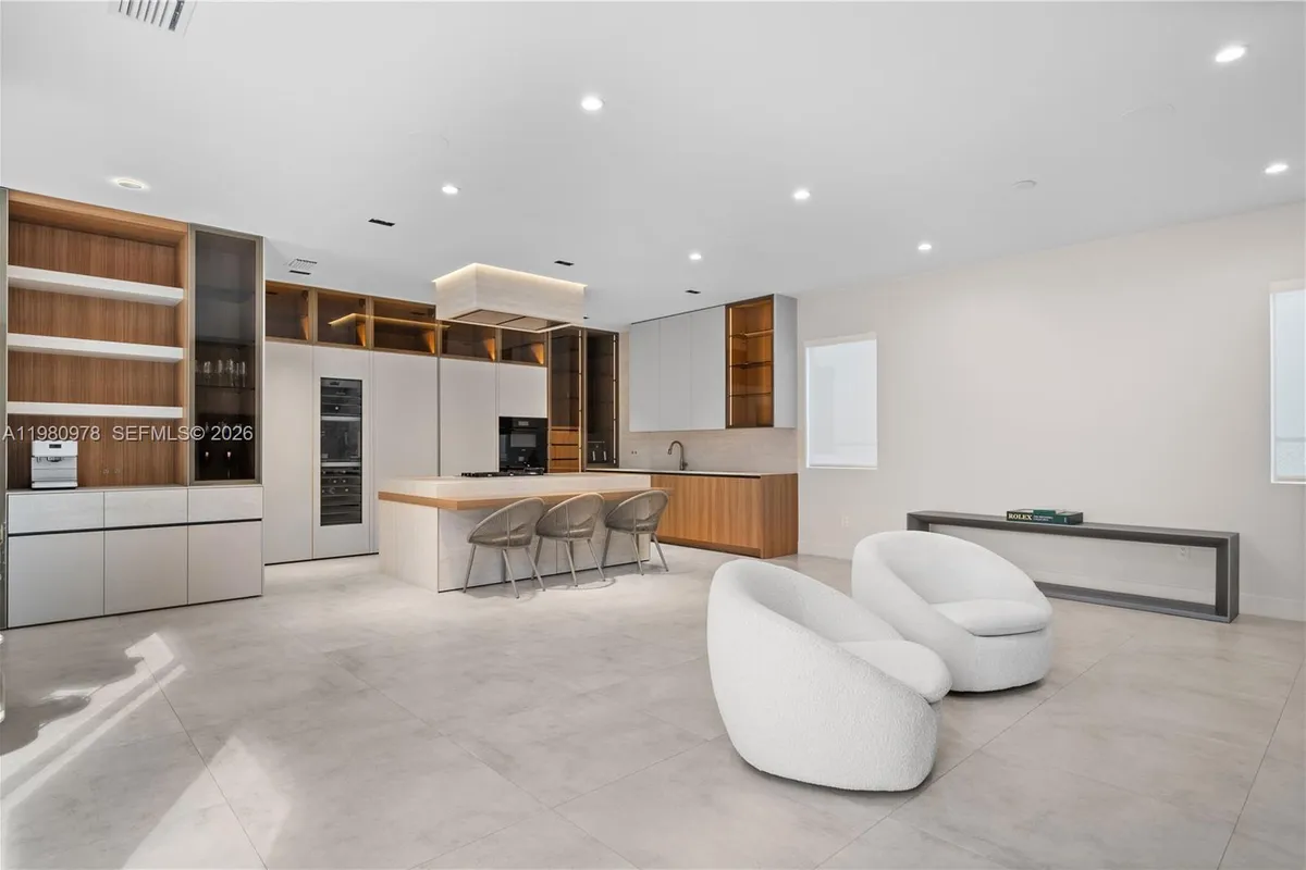 7453 NW 100th Ct, Doral FL 33178