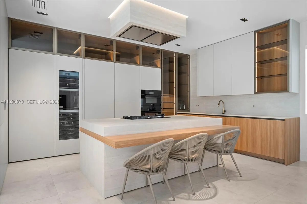 7453 NW 100th Ct, Doral FL 33178