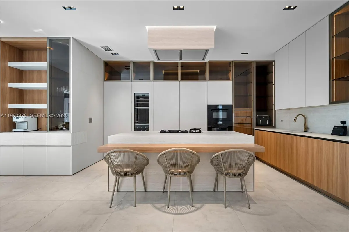 7453 NW 100th Ct, Doral FL 33178