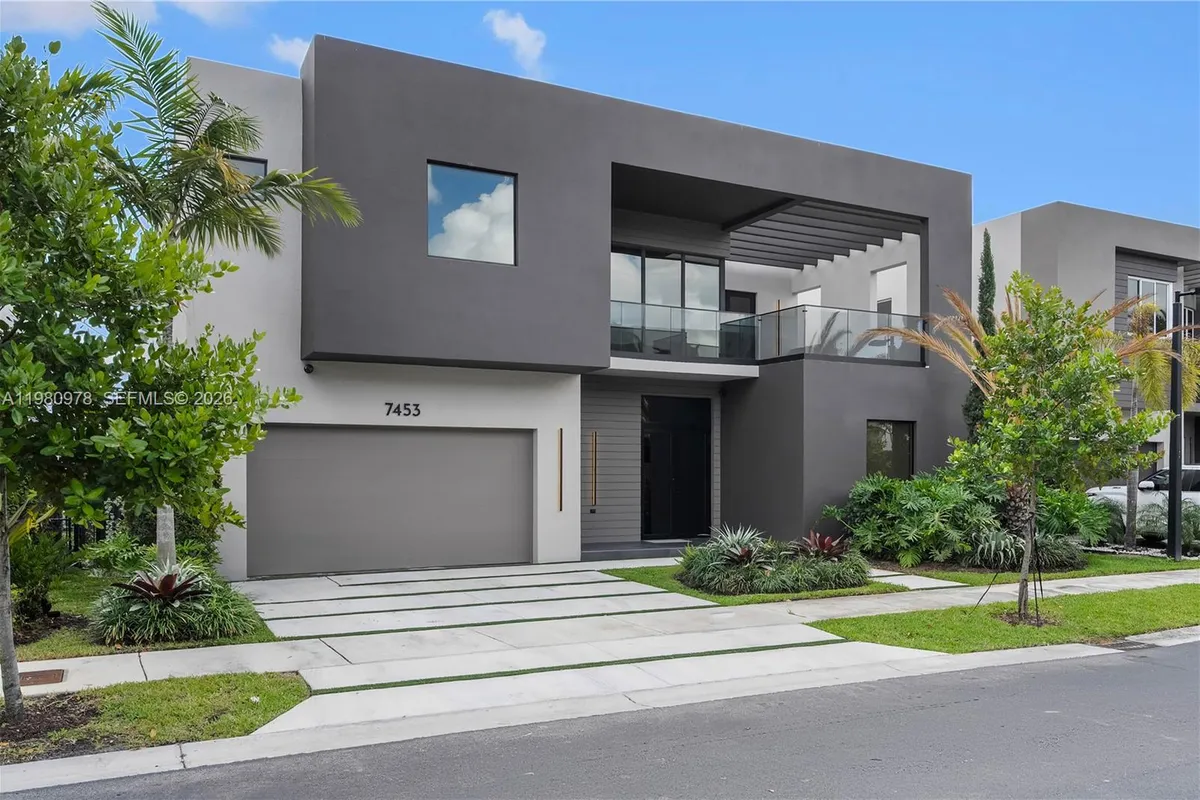 7453 NW 100th Ct, Doral FL 33178