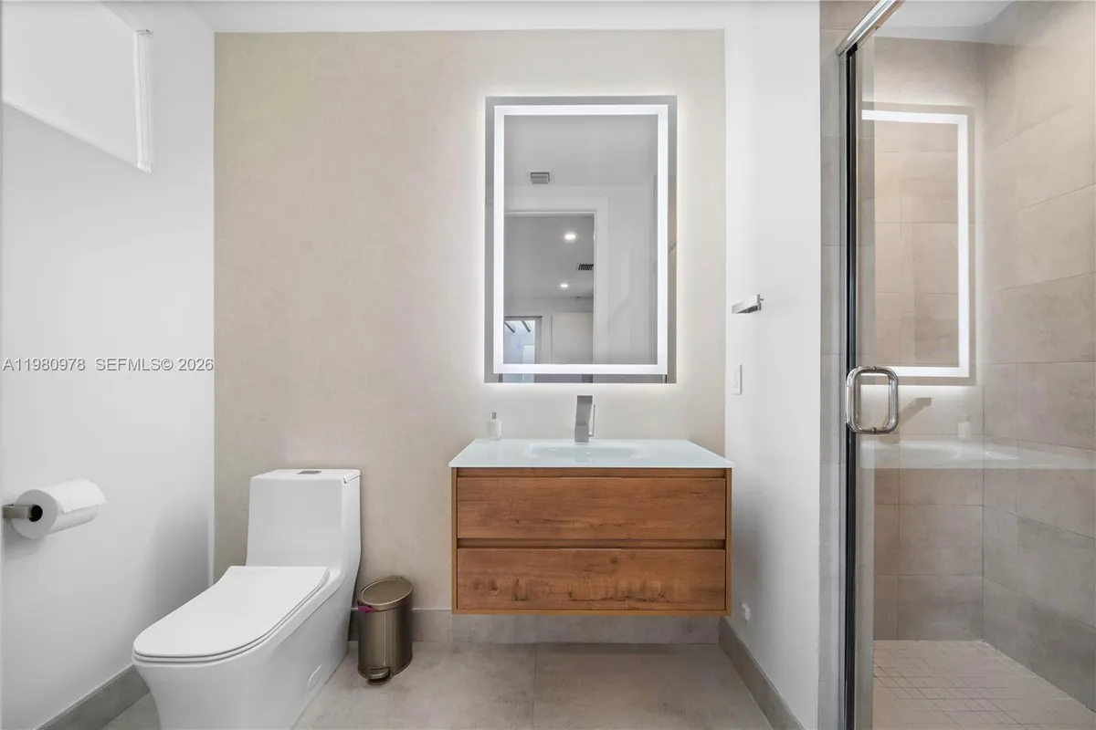 7453 NW 100th Ct, Doral FL 33178