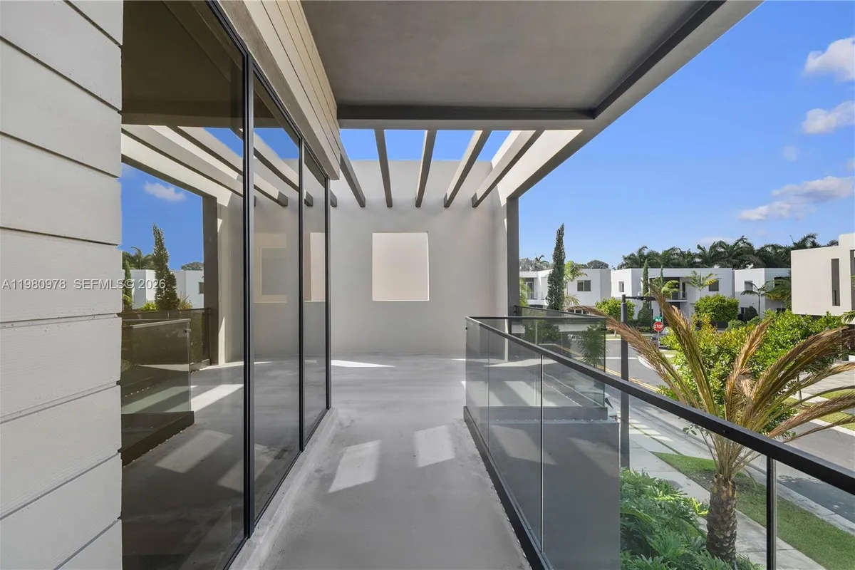 7453 NW 100th Ct, Doral FL 33178