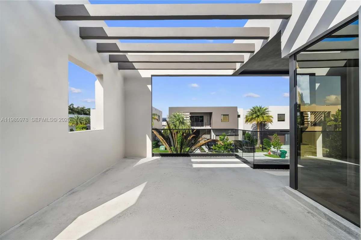 7453 NW 100th Ct, Doral FL 33178