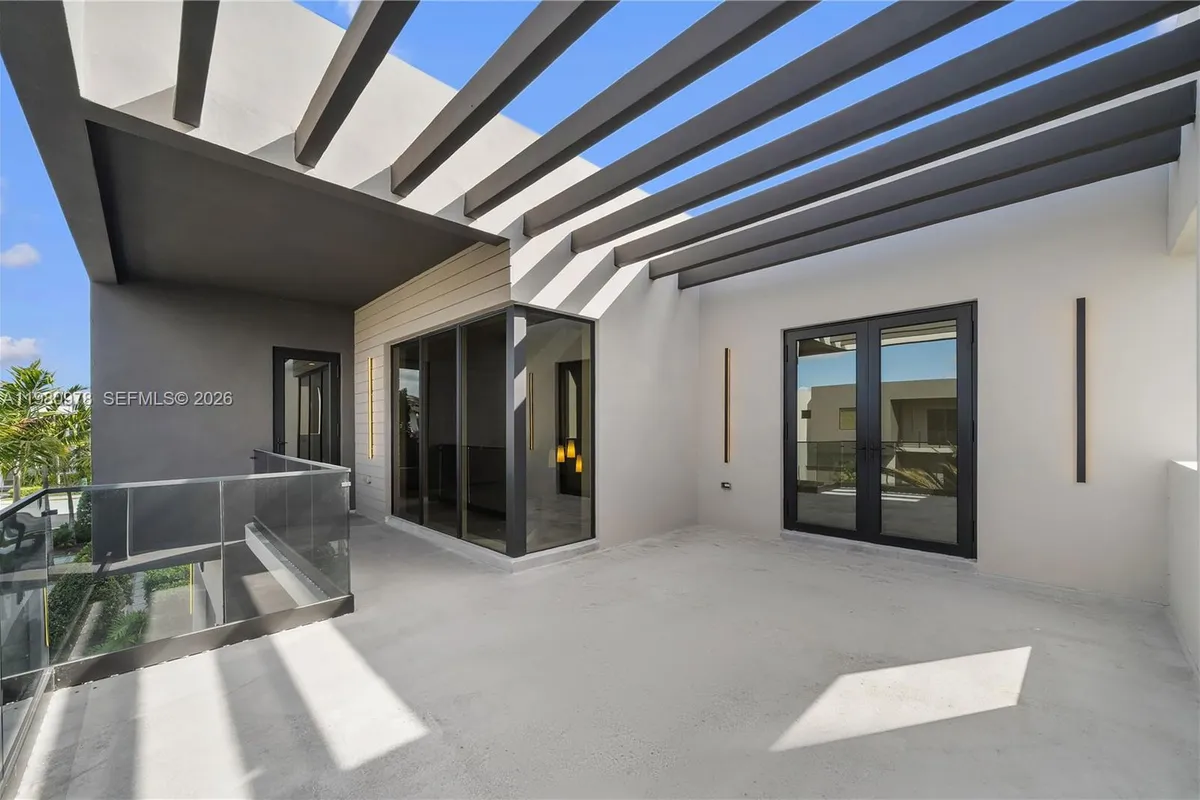 7453 NW 100th Ct, Doral FL 33178