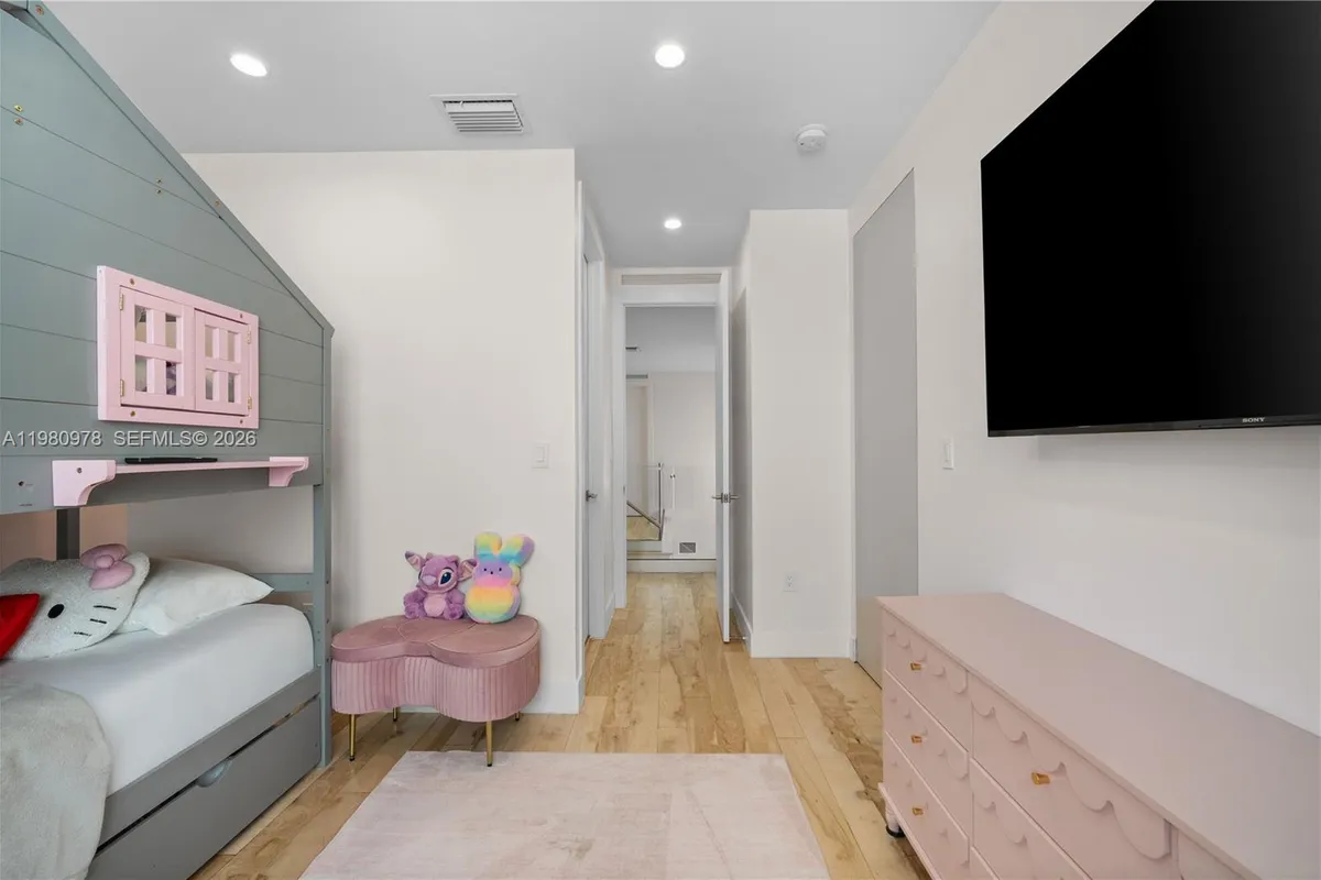 7453 NW 100th Ct, Doral FL 33178