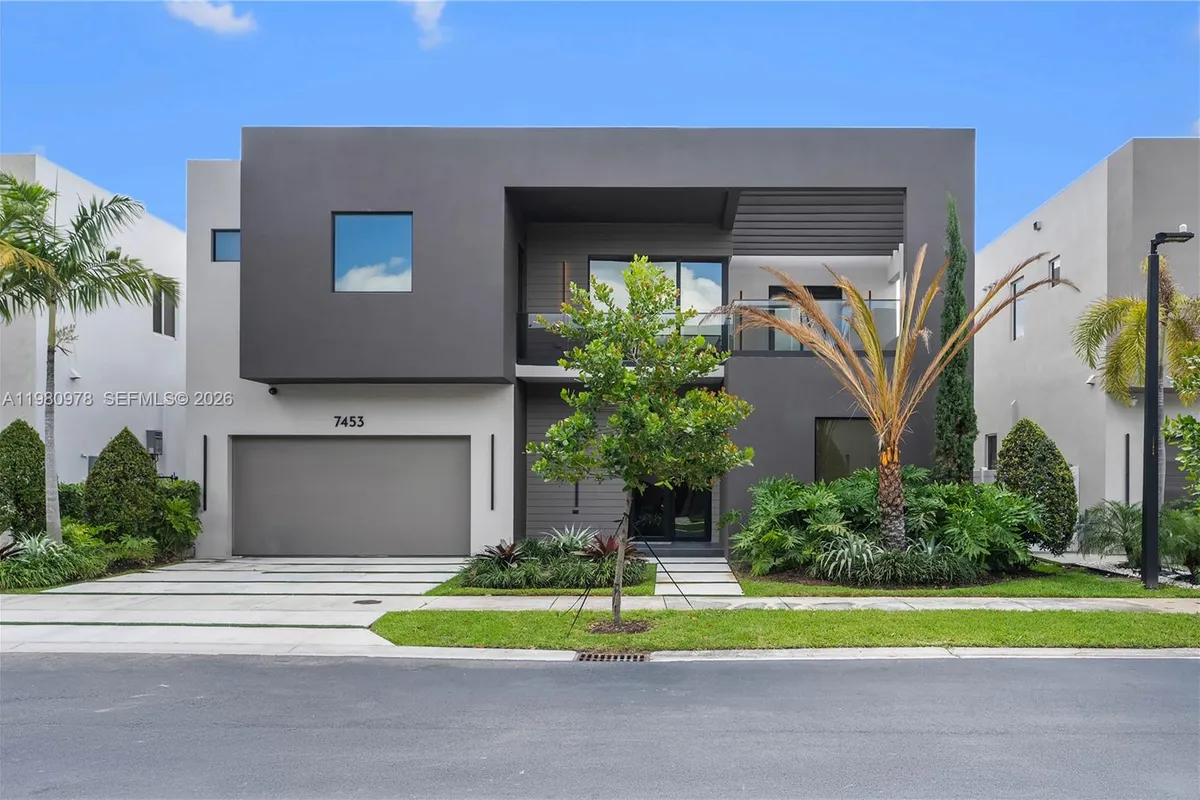 7453 NW 100th Ct, Doral FL 33178