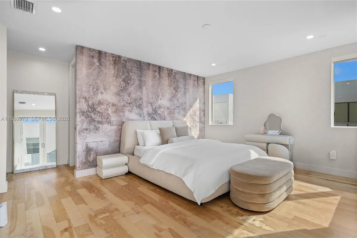 7453 NW 100th Ct, Doral FL 33178