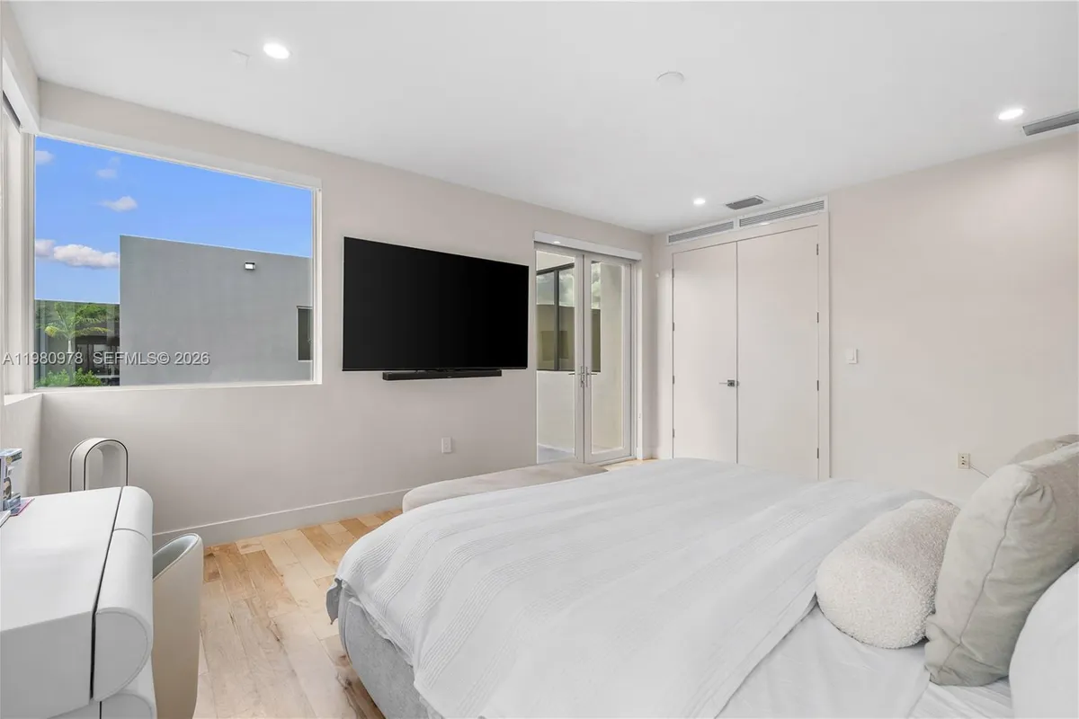 7453 NW 100th Ct, Doral FL 33178