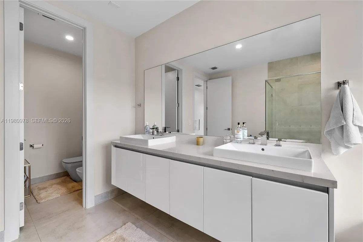 7453 NW 100th Ct, Doral FL 33178