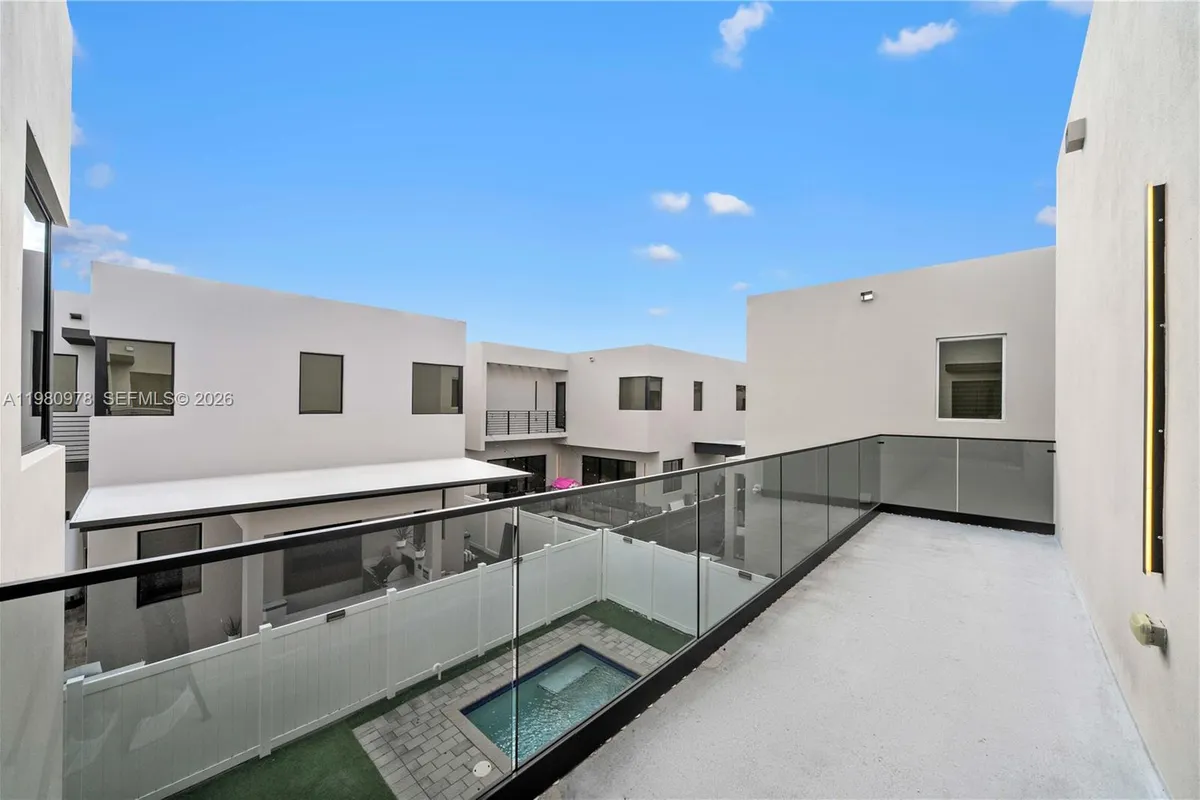 7453 NW 100th Ct, Doral FL 33178