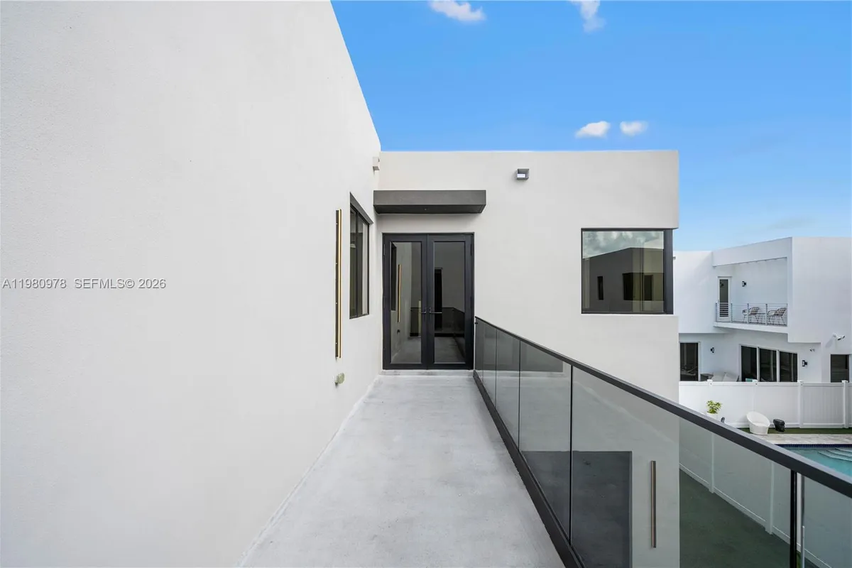 7453 NW 100th Ct, Doral FL 33178