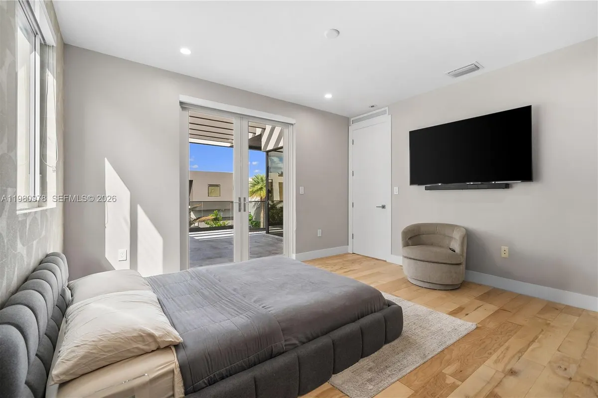 7453 NW 100th Ct, Doral FL 33178