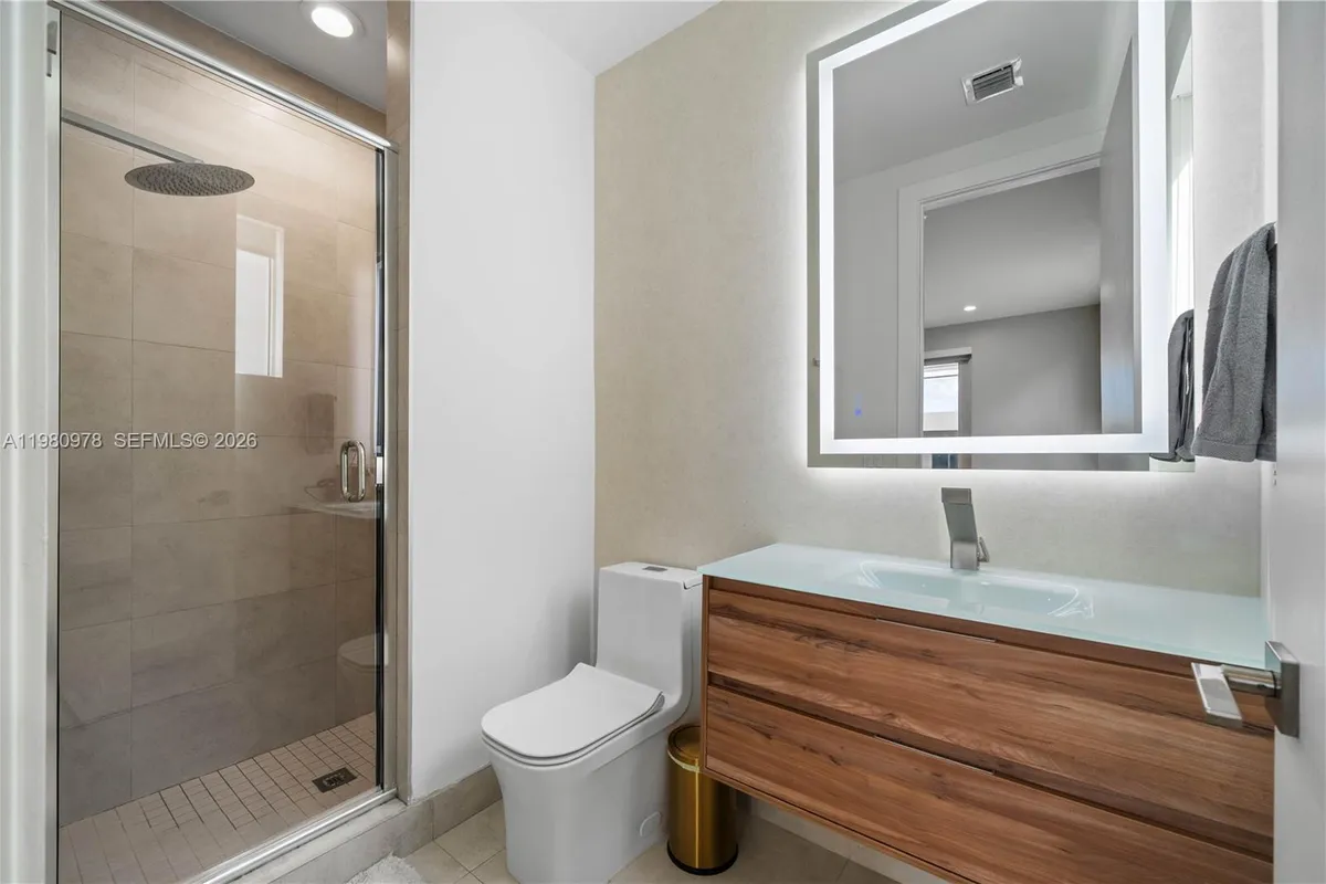 7453 NW 100th Ct, Doral FL 33178