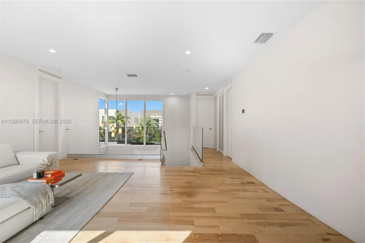 7453 NW 100th Ct, Doral FL 33178