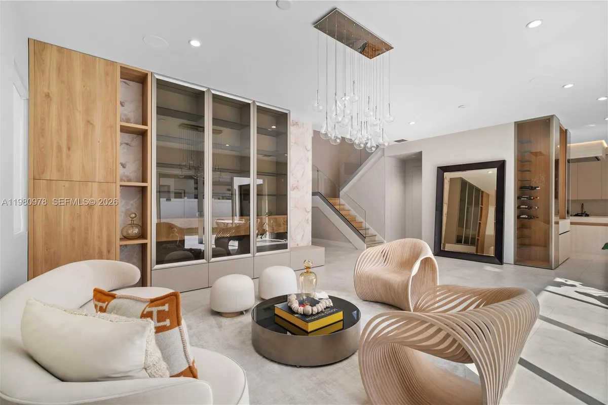 7453 NW 100th Ct, Doral FL 33178