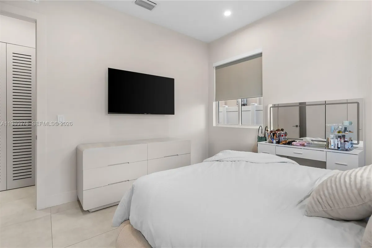 7453 NW 100th Ct, Doral FL 33178