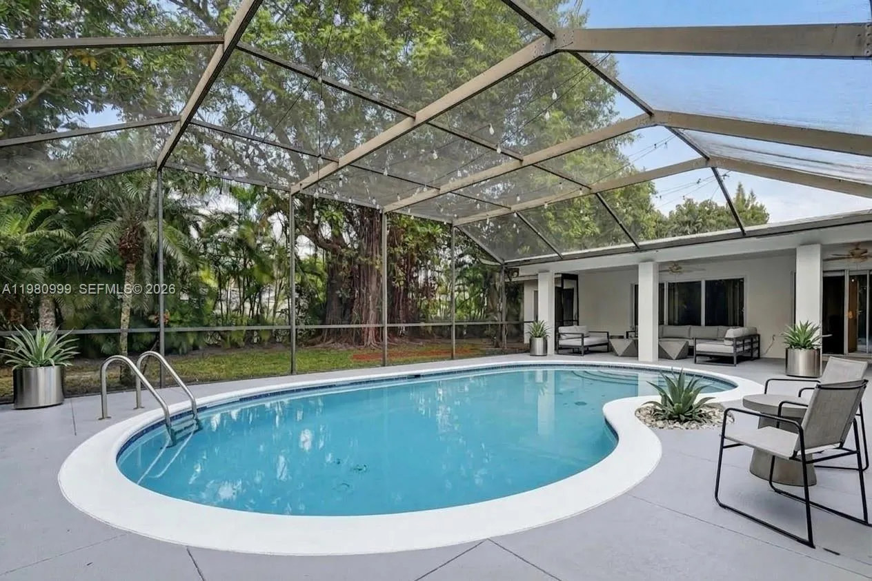 11890 SW 72nd Pl, Pinecrest FL 33156