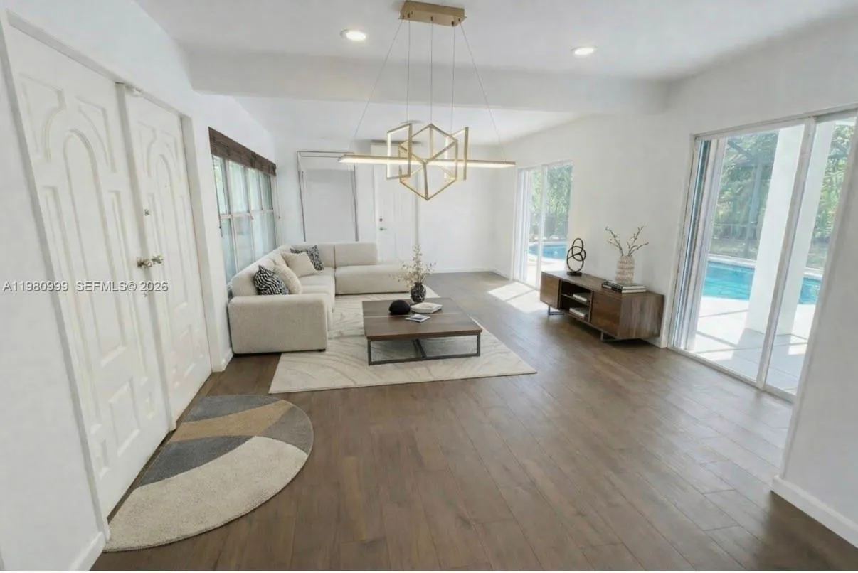 11890 SW 72nd Pl, Pinecrest FL 33156