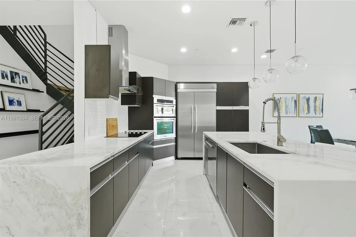 606 NE 14th Ave, Fort Lauderdale FL 33304