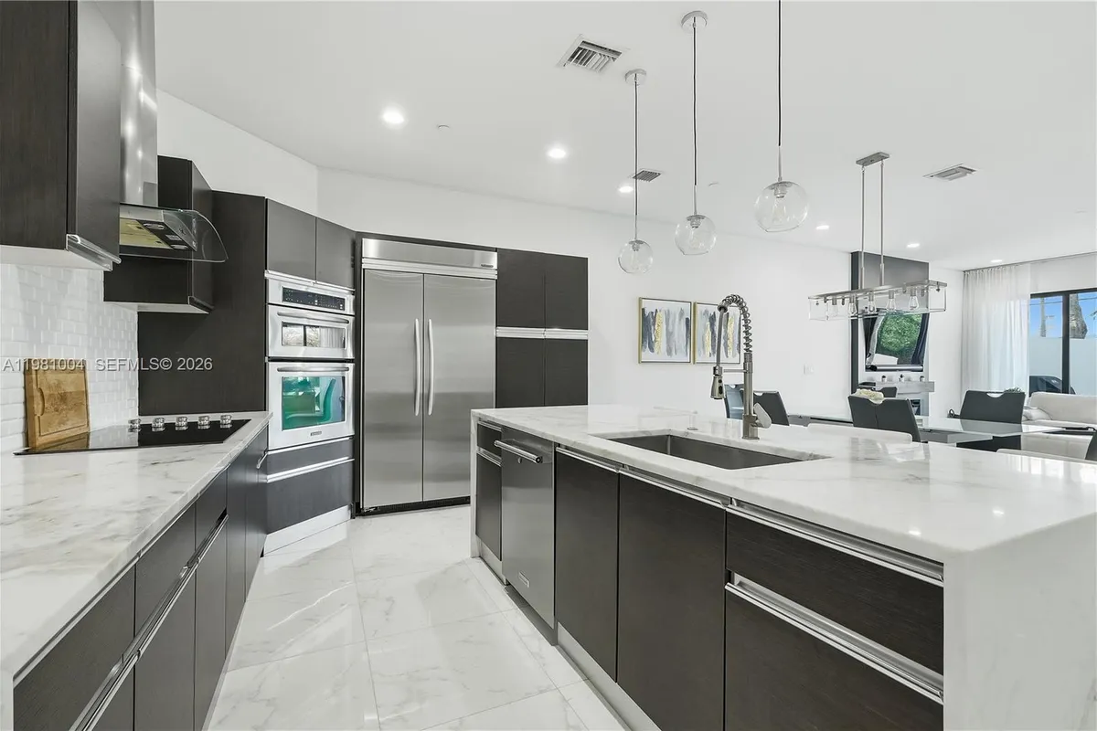 606 NE 14th Ave, Fort Lauderdale FL 33304