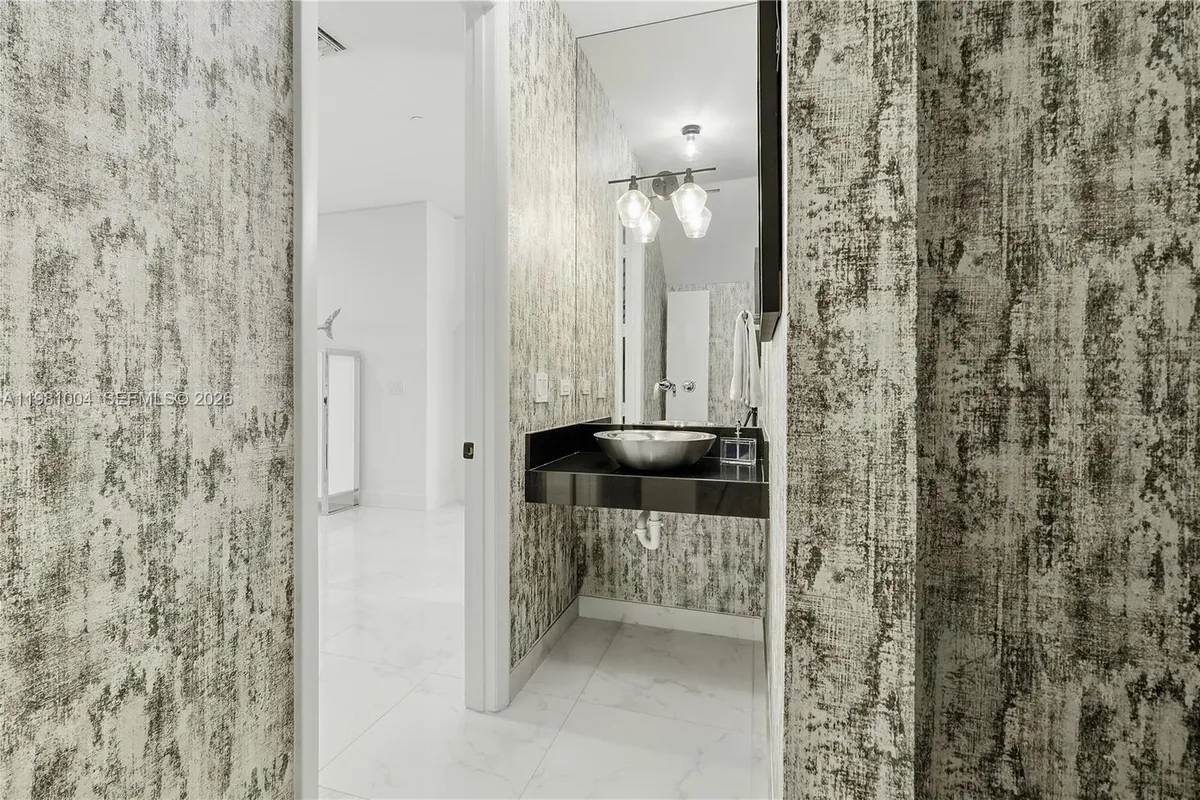 606 NE 14th Ave, Fort Lauderdale FL 33304