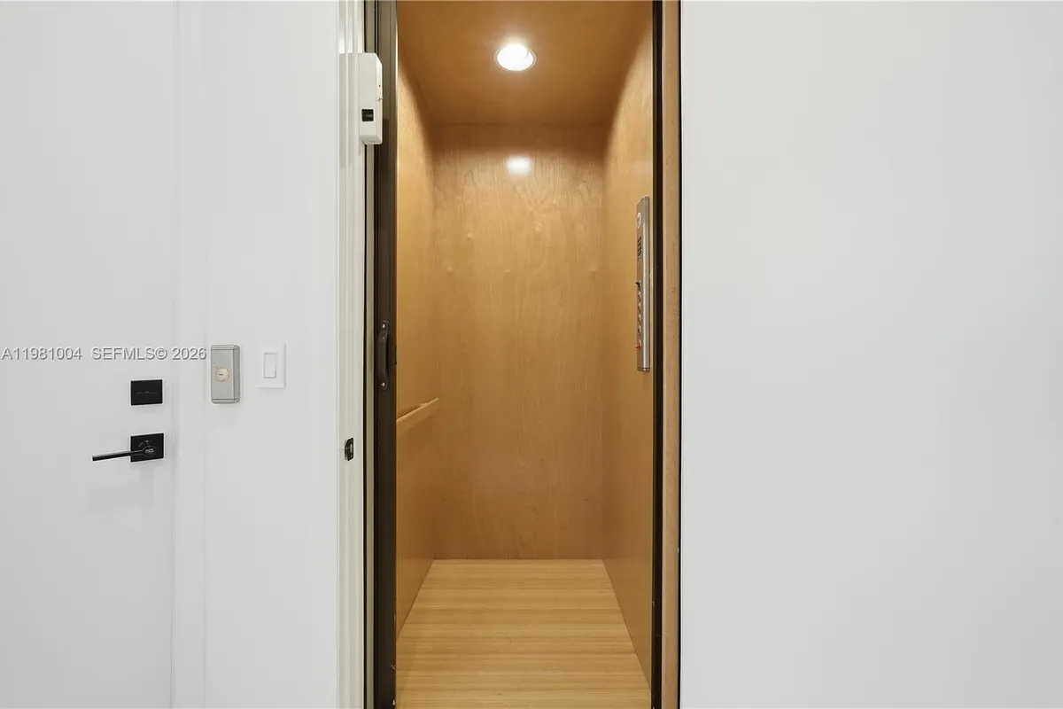 606 NE 14th Ave, Fort Lauderdale FL 33304