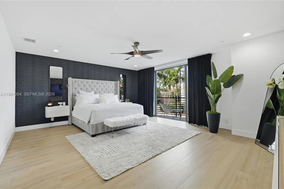 606 NE 14th Ave, Fort Lauderdale FL 33304