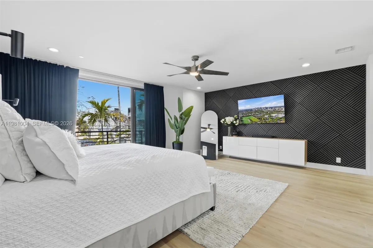 606 NE 14th Ave, Fort Lauderdale FL 33304