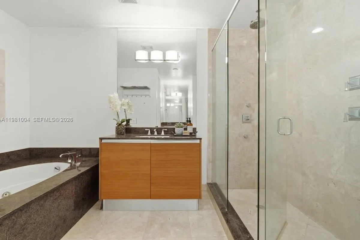 606 NE 14th Ave, Fort Lauderdale FL 33304