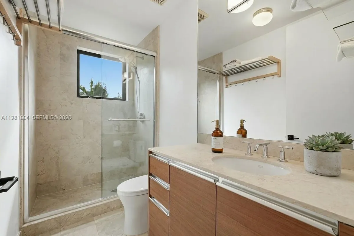 606 NE 14th Ave, Fort Lauderdale FL 33304