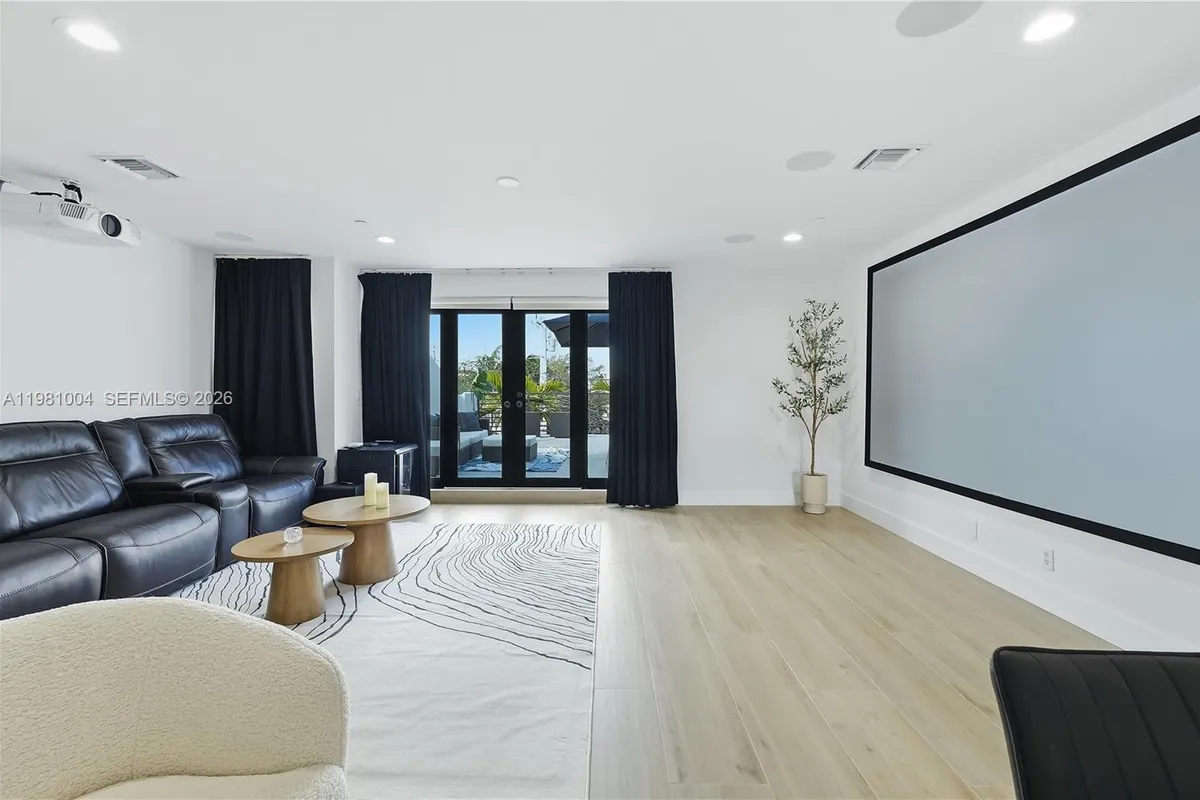 606 NE 14th Ave, Fort Lauderdale FL 33304