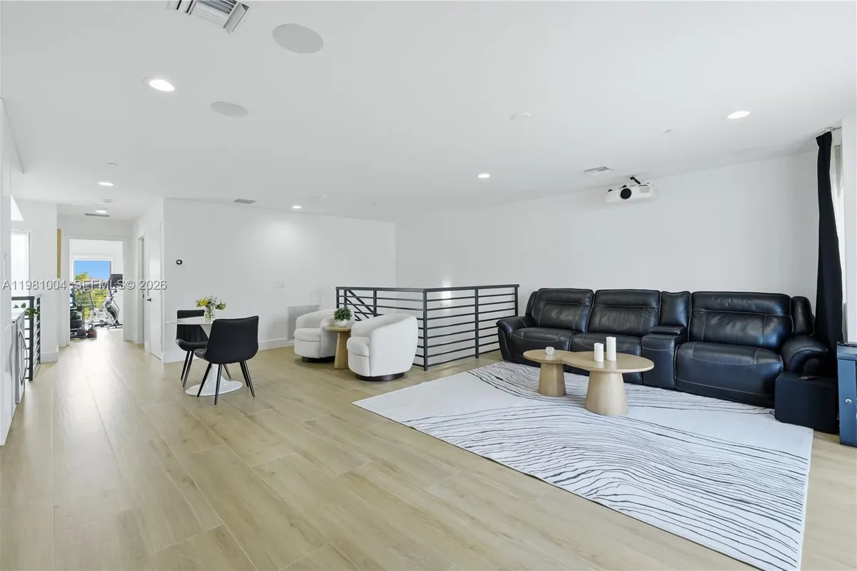 606 NE 14th Ave, Fort Lauderdale FL 33304