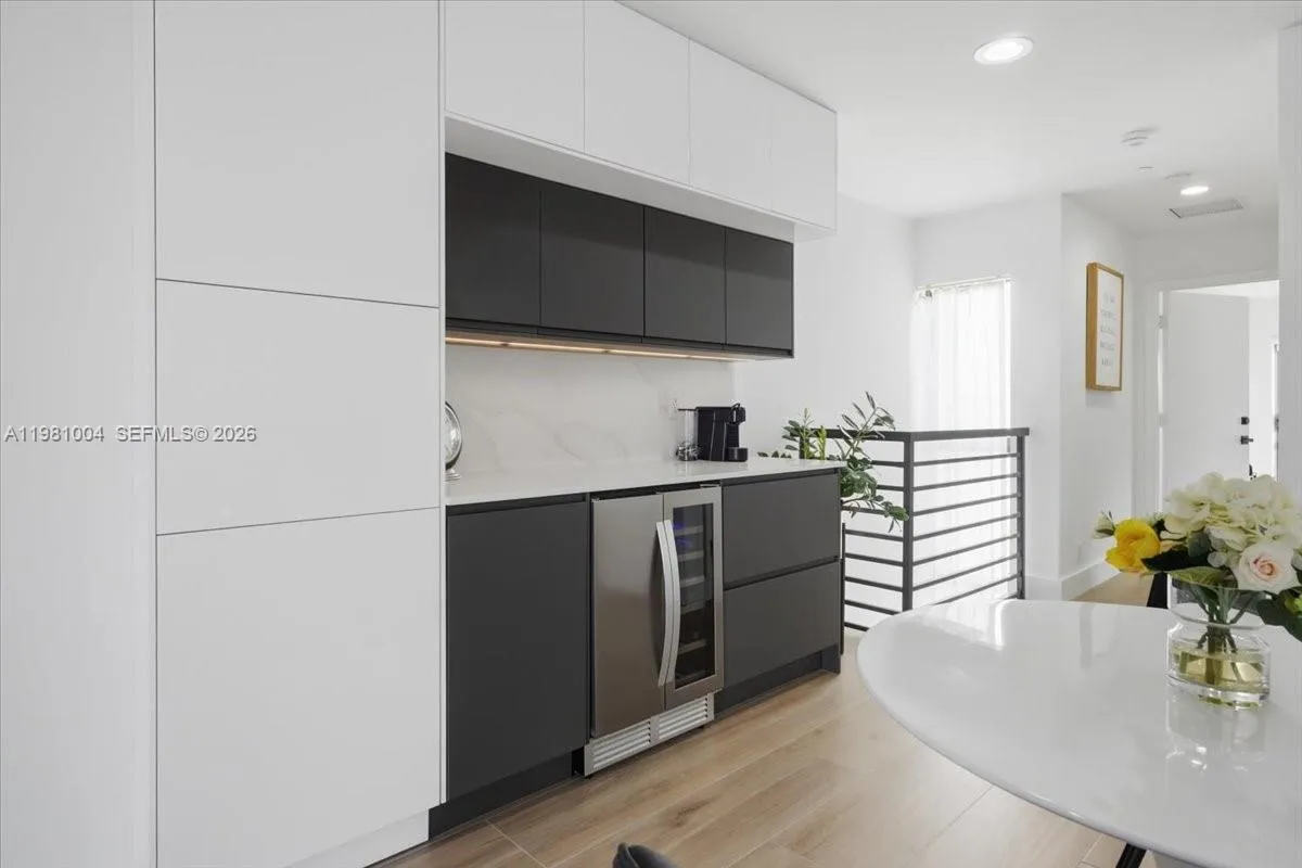 606 NE 14th Ave, Fort Lauderdale FL 33304