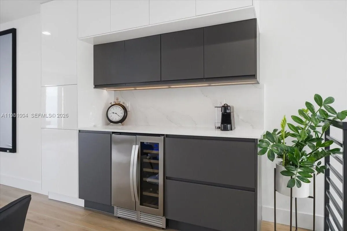 606 NE 14th Ave, Fort Lauderdale FL 33304