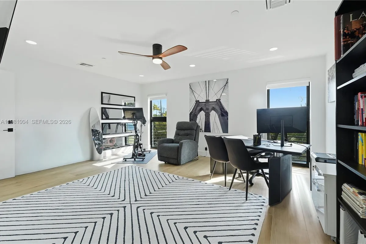 606 NE 14th Ave, Fort Lauderdale FL 33304