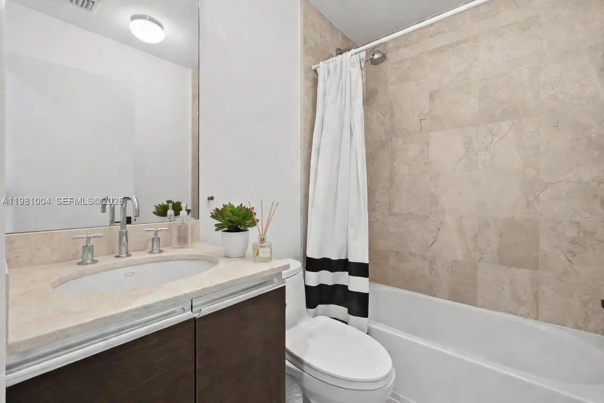 606 NE 14th Ave, Fort Lauderdale FL 33304