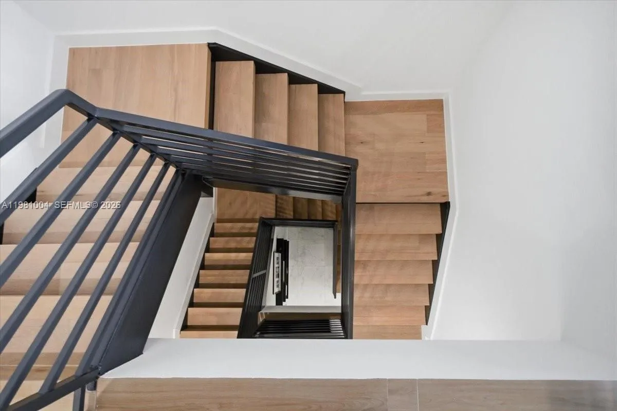 606 NE 14th Ave, Fort Lauderdale FL 33304