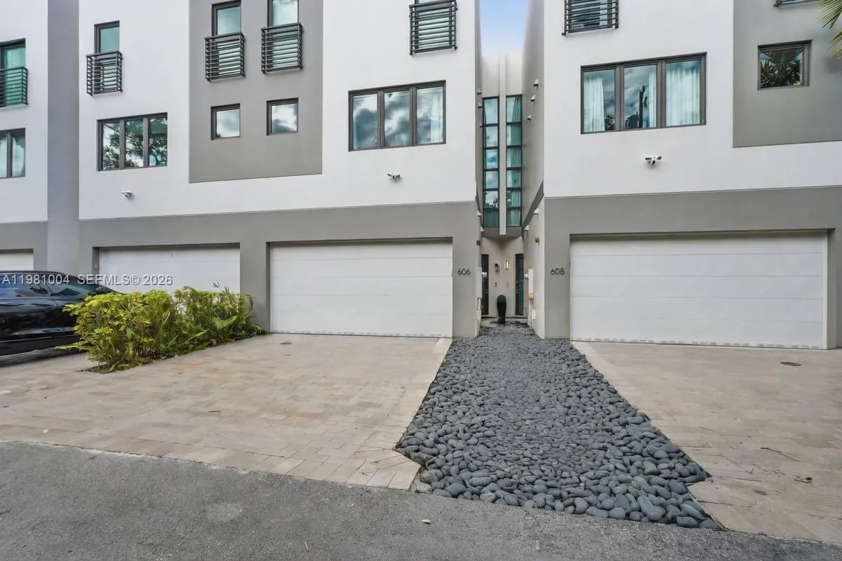 606 NE 14th Ave, Fort Lauderdale FL 33304