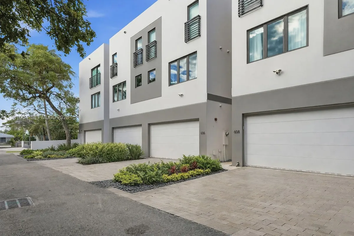 606 NE 14th Ave, Fort Lauderdale FL 33304