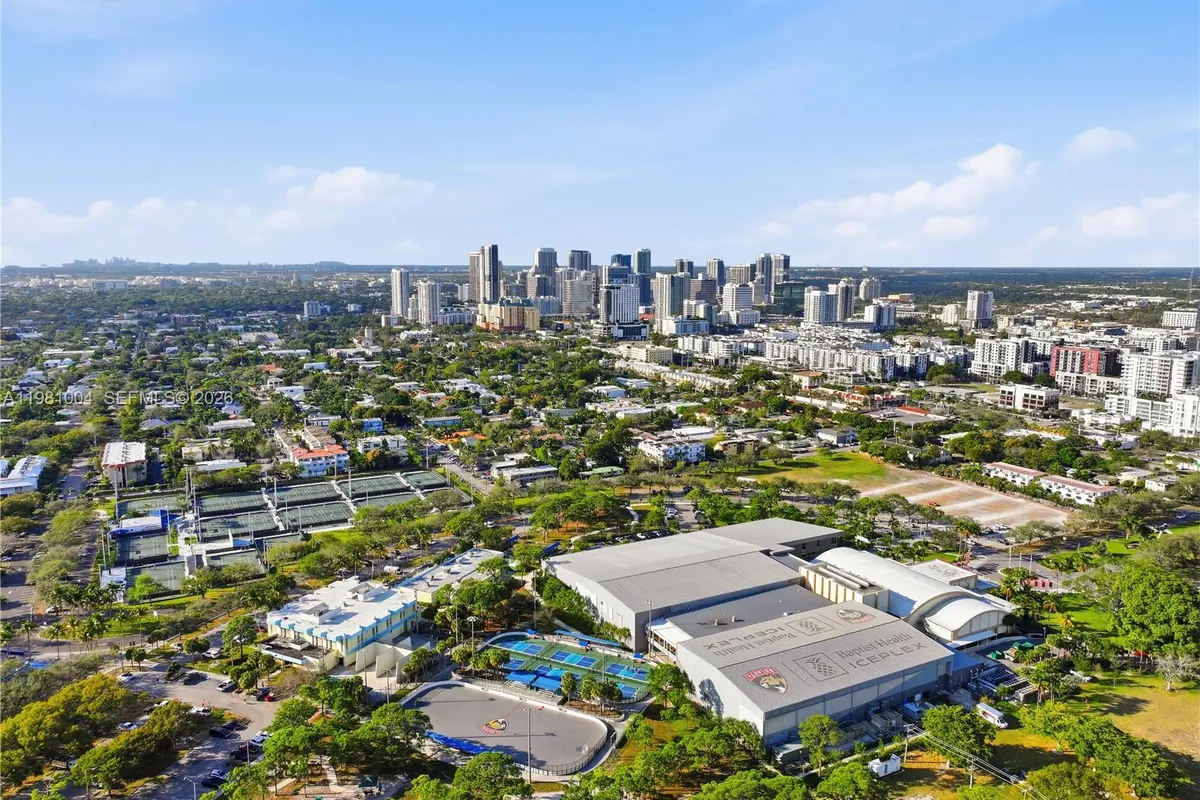 606 NE 14th Ave, Fort Lauderdale FL 33304