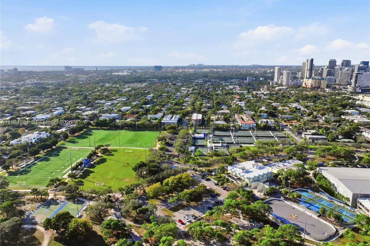 606 NE 14th Ave, Fort Lauderdale FL 33304